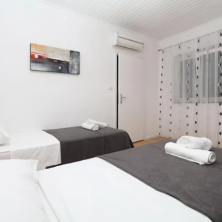 Lada * 마카르스카