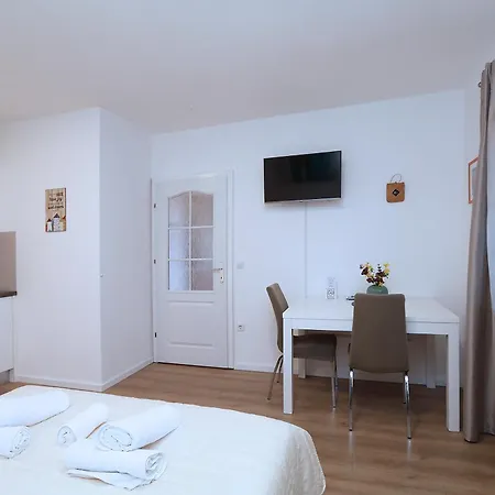 Lada * 마카르스카